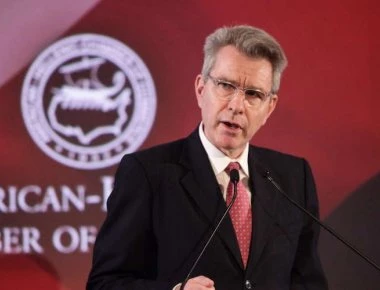 Παρέμβαση από τον Αμερικανό πρεσβευτή για Novartis: «Δεν υπάρχει έρευνα του FBI για Έλληνες πολιτικούς»